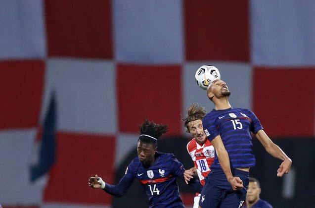 Eduardo Camavinga and Steven Nzonzi of France and Luka Modric of Croatia FOOTBALL : Croatie vs France - UEFA Ligue des Nations - Zagreb - 14 10 2020 Panoramic NikolaKrstic 