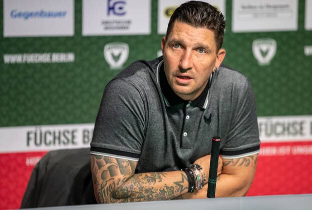 Berlin, 15.10.2020, Handball: Bundesliga, Fuechse Berlin - TSV Hannover-Burgdorf, 4. Spieltag, Max-Schmeling-Halle. Stefan Kretzschmar, Sportdirektor der Fuechse Berlin, spricht auf der Pressekonferenz nach dem Spiel. Fuechse Berlin - TSV Hannover-Burgdorf