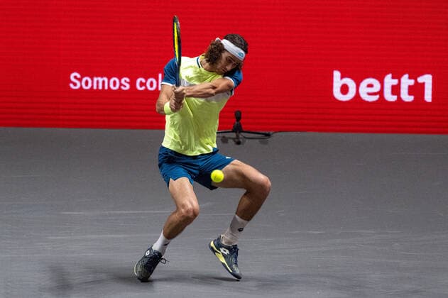 Im Lloyd HARRIS (RSA), Alexander ZVEREV (GER) vs. Lloyd HARRIS (RSA), TENNIS, bett1hulks Indoor, 16.10.2020, GER, TENNIS, ATP, Tennis Herren TOUR, bett1hulks Indoor, Alexander ZVEREV (GER) vs. Lloyd HARRIS (RSA), 16.10.2020 KOELN Copyright: xEibnerxPressefotox xBenjaminxSOELZERx EP_BSO