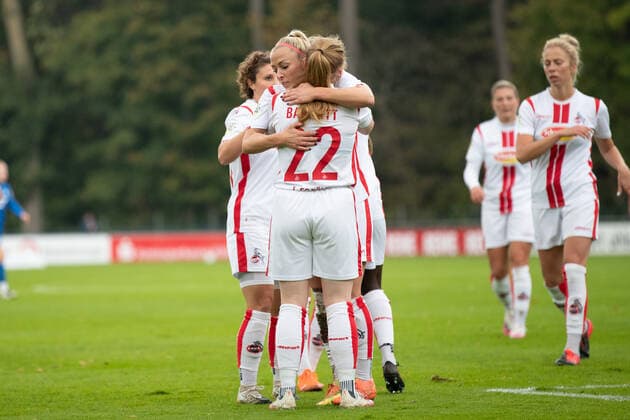 2. Frauen Fussball Bundesliga, 1. FC Koeln - TSG Hoffenheim U20; 17.10.2020 Amber Barrett ( 22, 1. FC Koeln) trifft zum 1:0 - Jubel bei FC Koeln Frauen 2. Frauen Fussball Bundesliga, 1. FC Koeln - TSG Hoffenheim U20, Platz 7 Geissbockheim DFL REGULATIONS PROHIBIT ANY USE OF PHOTOGRAPHS AS IMAGE SEQUENCES AND OR QUASI-VIDEO. Copyright: xBEAUTIFULxSPORTS Wunderlx