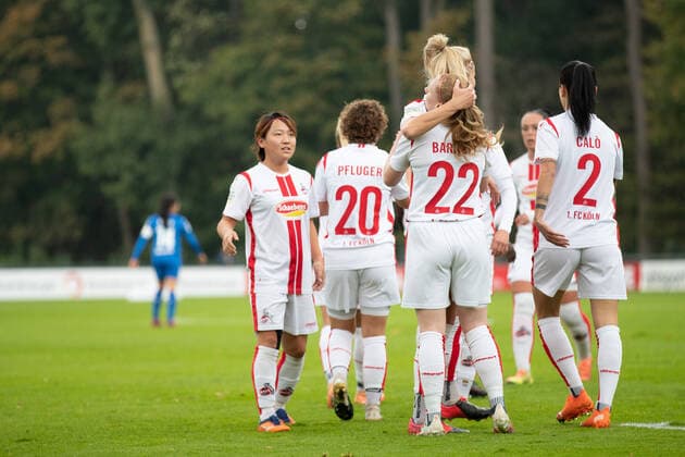 2. Frauen Fussball Bundesliga, 1. FC Koeln - TSG Hoffenheim U20; 17.10.2020 Amber Barrett ( 22, 1. FC Koeln) trifft zum 1:0 - Jubel bei FC Koeln Frauen 2. Frauen Fussball Bundesliga, 1. FC Koeln - TSG Hoffenheim U20, Platz 7 Geissbockheim DFL REGULATIONS PROHIBIT ANY USE OF PHOTOGRAPHS AS IMAGE SEQUENCES AND OR QUASI-VIDEO. Copyright: xBEAUTIFULxSPORTS Wunderlx