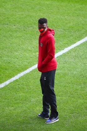 Edmond Tapsoba (Leverkusen) mit Maske FSV Mainz 05 vs Bayer 04 Leverkusen, Fussball, 1. Liga, 17.10.2020 DFL REGULATIONS PROHIBIT ANY USE OF PHOTOGRAPHS AS IMAGE SEQUENCES AND OR QUASI-VIDEO FSV Mainz 05 vs Bayer 04 Leverkusen, Fussball, 1. Liga, 17.10.2020 Mainz Copyright: xWeissx Eibner-Pressefotox EP_rws