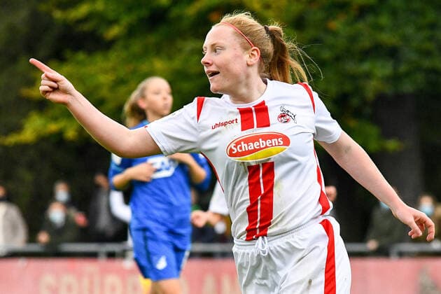 Amber Barett (Köln, 22) bejubelt ihren Treffer zum 1:0, jubeln über ein Tor, Jubel, Torjubel, Torerfolg, celebrate the goal, goal, celebration, Jubel ueber das Tor, optimistisch, Action, Aktion, 17.10.2020, Köln (Deutschland), Fussball, 2. Frauen-Bundesliga Süd, 1. FC Köln - TSG 1899 Hoffenheim II, DFB DFL REGULATIONS PROHIBIT ANY USE OF PHOTOGRAPHS AS IMAGE SEQUENCES AND OR QUASI-VIDEO.