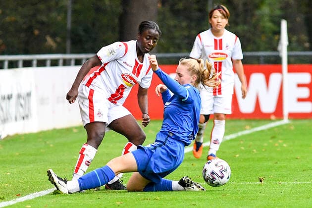 v.li.: Eunice Beckmann (Köln, 11), Linette Hofmann (TSG, 2), Zweikampf, Duell, duel, tackle, tackling, Dynamik, Action, Aktion, 17.10.2020, Köln (Deutschland), Fussball, 2. Frauen-Bundesliga Süd, 1. FC Köln - TSG 1899 Hoffenheim II, DFB DFL REGULATIONS PROHIBIT ANY USE OF PHOTOGRAPHS AS IMAGE SEQUENCES AND OR QUASI-VIDEO.