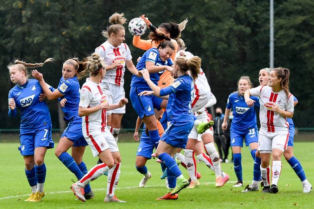 Louisa Binley (Torfrau TSG, 23, Bildmitte), pariert den Ball, Parade, Glanzparade, hält den Ball, Action, Aktion, 17.10.2020, Köln (Deutschland), Fussball, 2. Frauen-Bundesliga Süd, 1. FC Köln - TSG 1899 Hoffenheim II, DFB DFL REGULATIONS PROHIBIT ANY USE OF PHOTOGRAPHS AS IMAGE SEQUENCES AND OR QUASI-VIDEO.