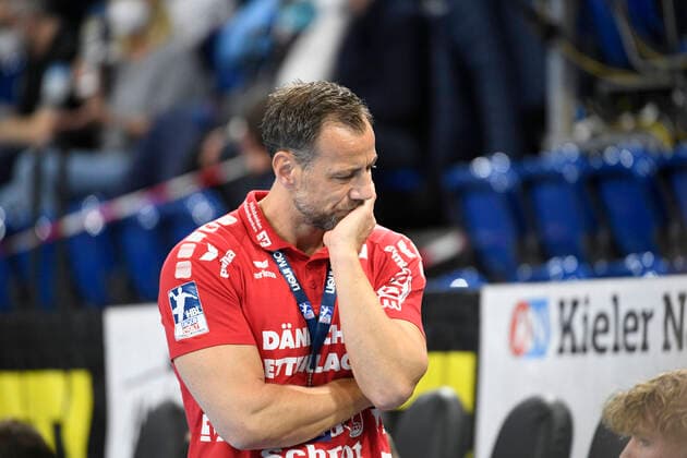 SG-Trainer Maik Machulla ist unzufrieden, Handball-Bundesliga, Liqui-Moly-HBL, Männer, THW Kiel vs SG Flensburg-Handewitt, Saison 2020 2021 18.10.20 Kiel Wunderino-Arena Schleswig-Holstein Germany *** SG coach Maik Machulla is dissatisfied, Handball Bundesliga, Liqui Moly HBL, Men, THW Kiel vs SG Flensburg Handewitt, Season 2020 2021 18 10 20 Kiel Wunderino Arena Schleswig Holstein Germany