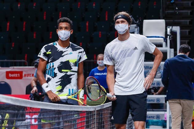 Pre-Match Meeting AUGER-ALIASSIME, Felix (CAN) ATP, Tennis Herren Ranking No. 22, gesetzt an No. 3 (links) und, ZVEREV, Alexander (GER) ATP-Ranking No. 7, gesetzt an No. 1 bleiben leer bei den bett1HULKS Indoors - ATP 250 am 18.10.2020 in Köln (LANXESS arena), Deutschland