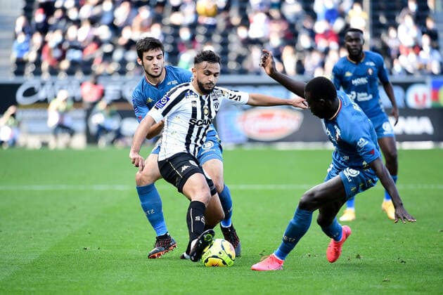 13 SOFIANE BOUFAL (SCO) - 18 FABIEN CENTONZE (METZ) FOOTBALL : Angers vs Metz - Ligue 1 Uber Eats - 18 10 2020 FEP Panoramic 