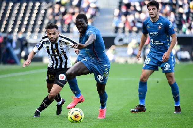 13 SOFIANE BOUFAL (SCO) - 13 MAMADOU LAMINE GUEYE (METZ) FOOTBALL : Angers vs Metz - Ligue 1 Uber Eats - 18 10 2020 FEP Panoramic 