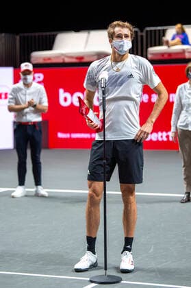 Im SIEGEREHRUNG von Alexander ZVEREV (GER), Alexander ZVEREV (GER) vs. Felix AUGER-ALIASSIME (CAN), TENNIS, bett1hulks Indoor, FINALE, 18.10.2020, GER, TENNIS, ATP, Tennis Herren TOUR, bett1hulks Indoor, FINALE, Alexander ZVEREV (GER) vs. Felix AUGER-ALIASSIME (CAN), 18.10.2020 KOELN Copyright: xEibnerxPressefotox xBenjaminxSOELZERx EP_BSO