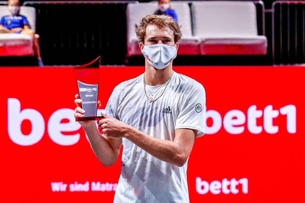 Sieger der Bett1HULKS 2020: Alexander ZVEREV (GER) ATP, Tennis Herren Ranking No. 7, gesetzt an No. 1 bei den bett1HULKS Indoors - ATP 250 am 18.10.2020 in Köln (LANXESS arena), Deutschland