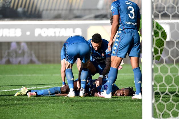 21 JOHN BOYE (METZ) - BLESSURE - FAIR PLAY FOOTBALL : Angers vs Metz - Ligue 1 Uber Eats - 18 10 2020 FEP Panoramic 