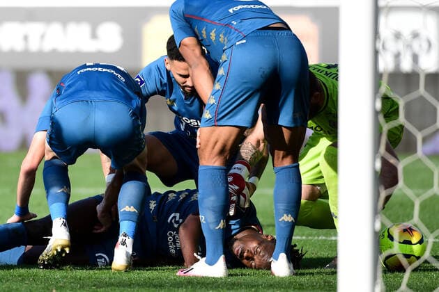 21 JOHN BOYE (METZ) - BLESSURE - FAIR PLAY FOOTBALL : Angers vs Metz - Ligue 1 Uber Eats - 18 10 2020 FEP Panoramic 