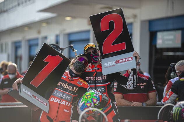 Bilder des Jahres 2020, Sport 10 Oktober Sport Themen der Woche KW42 Sport Bilder des Tages NÂ°7 Chaz Davies GBR Ducati Panigale V4R ARUBA.IT Racing - Ducati 1st Classified NÂ°45 Scott Redding GBR Ducati Panigale V4R ARUBA.IT Racing - Ducati 2st Classified Chaz Davies & Scott Redding during Round 8 Pirelli Estoril Round Race2, World SuperBike - SBK in estoril, portugal, Italy, October 18 2020  Copyright: xLM OttoxMorettix xIPAx xLivexMediax 0