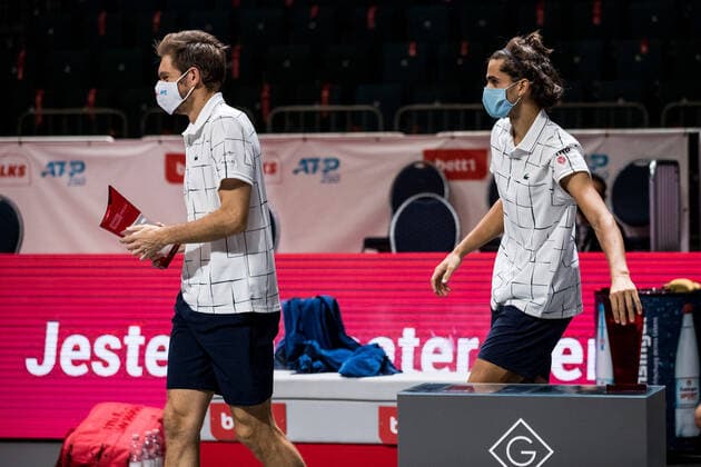 bett1HULKS Indoors - ATP, Tennis Herren 250; Koeln, 18.10.2020 Nicolas MAHUT (FRA) und Pierre-Hugues Herbert (FRA) bei der Siegerehrung bett1HULKS Indoors - ATP 250 am 18.10.2020 in Koeln (LANXESSarena), Deutschland Copyright: xBEAUTIFULxSPORTS Wunderlx