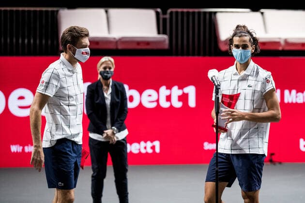bett1HULKS Indoors - ATP, Tennis Herren 250; Koeln, 18.10.2020 Nicolas MAHUT (FRA) und Pierre-Hugues Herbert (FRA) bei der Siegerehrung bett1HULKS Indoors - ATP 250 am 18.10.2020 in Koeln (LANXESSarena), Deutschland Copyright: xBEAUTIFULxSPORTS Wunderlx