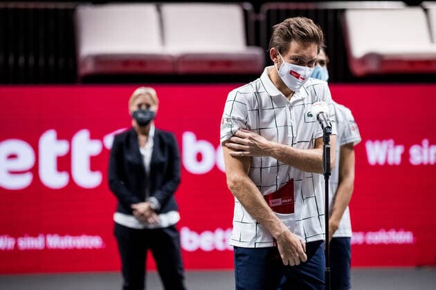 bett1HULKS Indoors - ATP, Tennis Herren 250; Koeln, 18.10.2020 Nicolas MAHUT (FRA) und Pierre-Hugues Herbert (FRA) bei der Siegerehrung bett1HULKS Indoors - ATP 250 am 18.10.2020 in Koeln (LANXESSarena), Deutschland Copyright: xBEAUTIFULxSPORTS Wunderlx