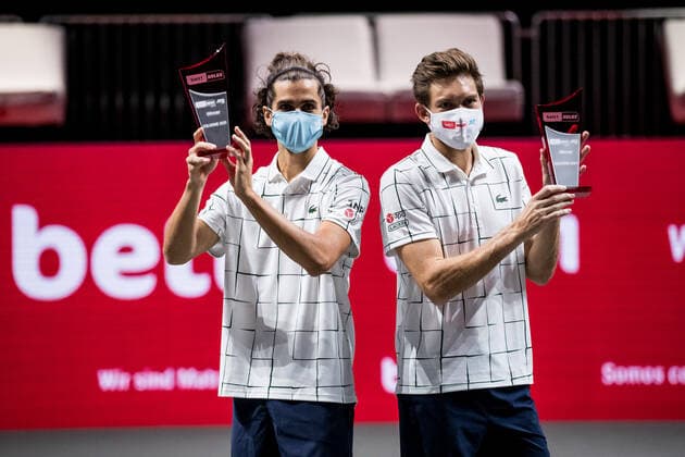 bett1HULKS Indoors - ATP, Tennis Herren 250; Koeln, 18.10.2020 Die Sieger: Pierre-Hugues HERBERT (FRA) und Nicolas MAHUT (FRA) bett1HULKS Indoors - ATP 250 am 18.10.2020 in Koeln (LANXESSarena), Deutschland Copyright: xBEAUTIFULxSPORTS Wunderlx
