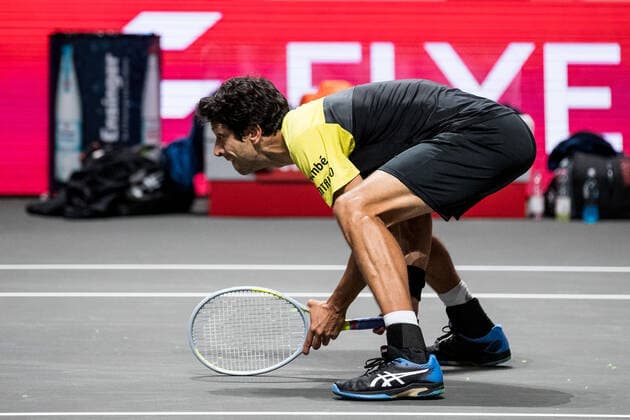 bett1HULKS Indoors - ATP, Tennis Herren 250; Koeln, 18.10.2020 Marcelo MELO (BRA) bleibt nach Treffer am Hinterkopf durch seinen Mitspieler Lukasz KUBOT (POL) liegen und muss behandelt werden. Nach einigen Minuten schafft er es aufzustehen und weiterzuspielen. bett1HULKS Indoors - ATP 250 am 18.10.2020 in Koeln (LANXESSarena), Deutschland Copyright: xBEAUTIFULxSPORTS Wunderlx