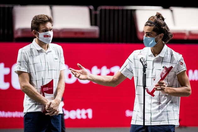 bett1HULKS Indoors - ATP, Tennis Herren 250; Koeln, 18.10.2020 Nicolas MAHUT (FRA) und Pierre-Hugues Herbert (FRA) bei der Siegerehrung bett1HULKS Indoors - ATP 250 am 18.10.2020 in Koeln (LANXESSarena), Deutschland Copyright: xBEAUTIFULxSPORTS Wunderlx