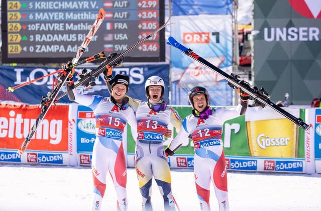 Bilder des Jahres 2020, Sport 10 Oktober 18.10.2020, Rettenbachferner, Soelden, AUT, FIS Weltcup Ski Alpin, Riesenslalom, Herren, 2. Lauf, im Bild v.l. Marco Odermatt (SUI, 2. Platz), Lucas Braathen (NOR, 1. Platz), Gino Caviezel (SUI, 3. Platz) left to right: second placed Marco Odermatt of Switzerland race winner Lucas Braathen of Norway third placed Gino Caviezel of Switzerland reacts after his 2nd run of mens Giant Slalom of FIS ski alpine world cup opening at the Rettenbachferner in Soelden, Austria on 2020 10 18. **** ONLY GER;FRA;ITA;ESP;SUISSE;GBR **** Soelden *** 18 10 2020, Rettenbachferner, Soelden, AUT, FIS World Cup Alpine Skiing, Giant Slalom, Men, 2 run, in the picture from Marco Odermatt SUI, 2 place, Lucas Braathen NOR, 1 place, Gino Caviezel SUI, 3 Place left to right second placed Marco Odermatt of Switzerland race winner Lucas Braathen of Norway third placed Gino Caviezel of Switzerland reacts after his 2nd run of mens Giant Slalom of FIS ski alpine world cup opening at the Rettenbachferner in Soelden, Austria on 2020 10 18 ONLY GER FRA ITA ESP SUISSE GBR Soelden  EP_gro  