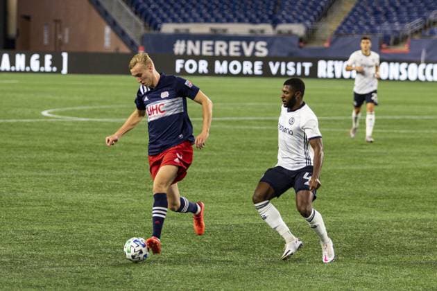 Massachusetts, USA, Oct 19th: Mark McKenzie ( 4 Philadelphia, right) and Adam Buksa ( 9 New England, left)during the MLS, Fussball Herren, USA match between New England Revolution and Philadelphia Union at Gillette Stadium in Foxborough, Massachusetts. NO COMMERCIAL USAGE. Morgan Tencza SPP New England Revolution v Philadelphia Union 