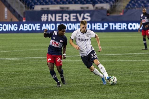 Massachusetts, USA, Oct 19th: kacper przybylko ( 23 Philadelphia, right) and DeJuan Jones ( 24 New England, left) during the MLS, Fussball Herren, USA match between New England Revolution and Philadelphia Union at Gillette Stadium in Foxborough, Massachusetts. NO COMMERCIAL USAGE. Morgan Tencza SPP New England Revolution v Philadelphia Union 