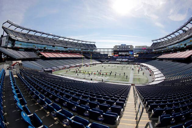 FOXBOROUGH, MA - OCTOBER 18: A general view of Gillette Stadium as the players begin to warm up before a game between the New England Patriots and the Denver Broncos on October 18, 2020, at Gillette Stadium in Foxborough, Massachusetts. (Photo by Fred Kfoury III Icon Sportswire) NFL, American Football Herren, USA OCT 18 Broncos at Patriots Icon482201018046