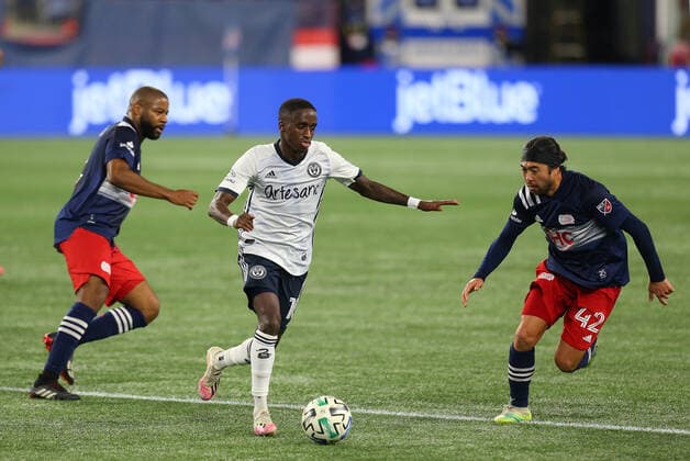 October 19, 2020; Foxborough, MA, USA; Philadelphia Union midfielder Jamiro Monteiro (10), New England Revolution defender Andrew Farrell (2) and New England Revolution midfielder Lee Nguyen (42) in action during an MLS, Fussball Herren, USA match between Philadelphia Union and New England Revolution at Gillette Stadium. CSM Foxborough United States - ZUMAc04_ 20201019_zaf_c04_037 Copyright: xAnthonyxNesmithx