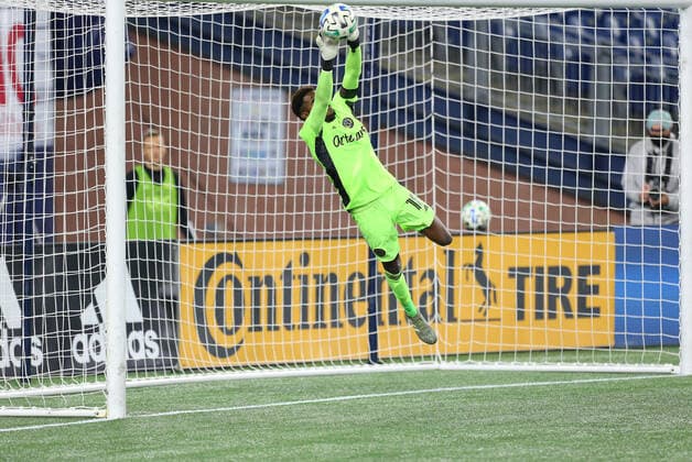 October 19, 2020; Foxborough, MA, USA; Philadelphia Union goalkeeper Andre Blake (18) makes a save during an MLS, Fussball Herren, USA match between Philadelphia Union and New England Revolution at Gillette Stadium. CSM Foxborough United States - ZUMAc04_ 20201019_zaf_c04_038 Copyright: xAnthonyxNesmithx