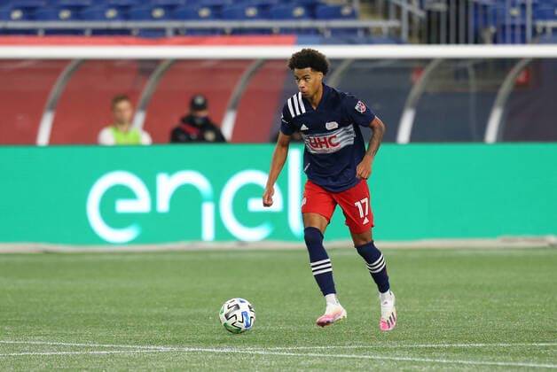 October 19, 2020; Foxborough, MA, USA; New England Revolution forward Tajon Buchanan (17) in action during an MLS, Fussball Herren, USA match between Philadelphia Union and New England Revolution at Gillette Stadium. CSM Foxborough United States - ZUMAc04_ 20201019_zaf_c04_040 Copyright: xAnthonyxNesmithx