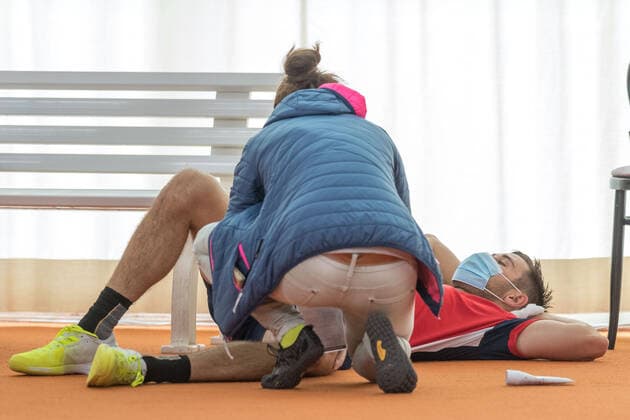 Tennis, Wolffkran Open 2020 Im Bild Julian LENZ (GER) wurde behandelt Medical Timeout. Ismaning TC Ismaning Bayern Deutschland Copyright: Passion2Press MarkusxFischerx