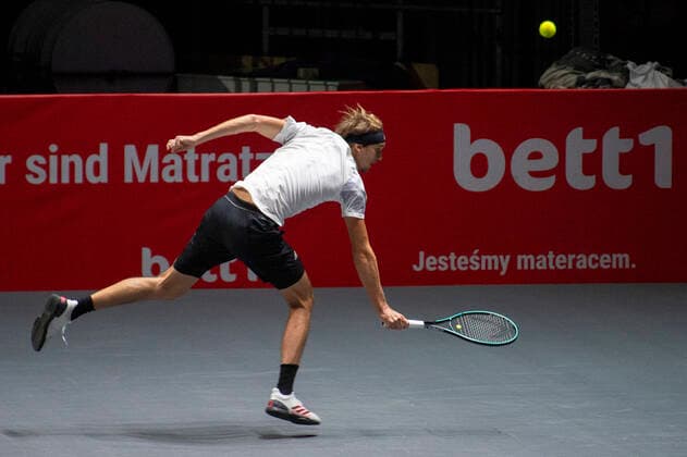 Im Alexander ZVEREV (GER), Dominic INGLOT (GBR) und Aisam-Ul-Haq QURESHI (PAK) vs. Alexander ZVEREV (GER) und Mischa ZVEREV (GER), TENNIS, bett1HULKS Championship, 20.10.2020, GER, TENNIS, ATP, Tennis Herren TOUR, bett1HULKS Championship, Dominic INGLOT (GBR) und Aisam-Ul-Haq QURESHI (PAK) vs. Alexander ZVEREV (GER) und Mischa ZVEREV (GER), 20.10.2020 KOELN Copyright: xEibnerxPressefotox xBenjaminxSOELZERx EP_BSO