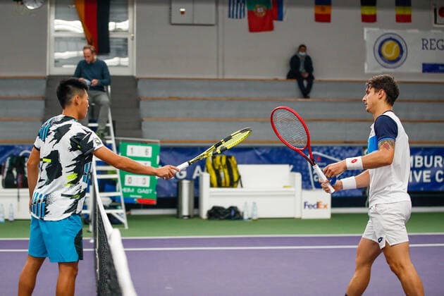 v.l. TSENG, Chun Hsin (TPE) Ranking: PRO 284 und, UGO CARABELLI, Camilo (ARG) Ranking: PRO 382 bei den FUTURE NORD - ITF World Tennis Tour - M25 am 21.10.2020 in Hamburg (Hamburger Tennisverband), Deutschland