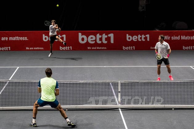 bett1HULKS Championship - ATP, Tennis Herren 250; Koeln, 22.10.2020 Alexander ZVEREV (GER) im Doppel mit Mischa ZVEREV (GER) bett1HULKS Championship - ATP 250 am 22.10.2020 in Koeln (LANXESSarena), Deutschland Copyright: xBEAUTIFULxSPORTS Wunderlx
