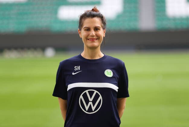 Fußball-Yogalehrerin Stephanie Harrer; VfL Wolfsburg; 1.BL, Porträttermin 2020 2021, Wolfsburg