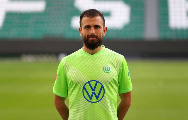 Admir Mehmedi; VfL Wolfsburg; 1.BL, Porträttermin 2020 2021, Wolfsburg