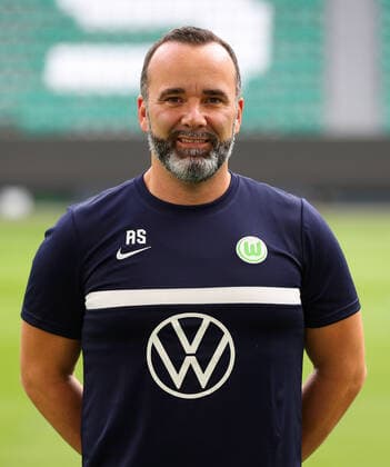 Chiropraktor Alexander Steinbrenner; VfL Wolfsburg; 1.BL, Porträttermin 2020 2021, Wolfsburg