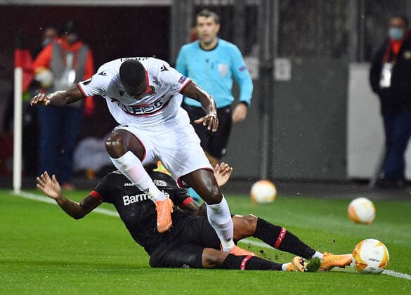22.10.2020, xjhx, Fussball UEFA Europa League, Bayer 04 Leverkusen - OGC Nizza emspor, v.l. Leon Bailey (Bayer Leverkusen), Stanley Nsoki (OGC Nizza) (DFL DFB REGULATIONS PROHIBIT ANY USE OF PHOTOGRAPHS as IMAGE SEQUENCES and or QUASI-VIDEO) Leverkusen