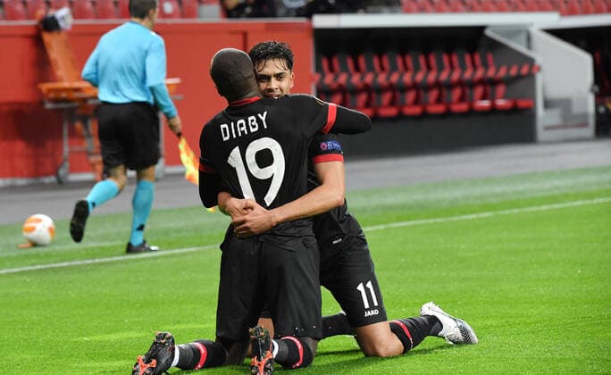 Jubel Moussa Diaby (Bayer 04 Leverkusen), li., und Nadiem Amiri (Bayer 04 Leverkusen) 22.10.2020, Fussball, UEFA Europa League, Saison 2020 2021, 1. Spieltag, Bayer 04 Leverkusen - OGC Nizza Foto: TEAM2sportphoto Leverkusen BayArena Nordrhein Westfalen Deutschland