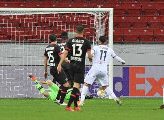 Amine Gouiri (OGC Nizza), re., erzielt das Tor zum 2:1 22.10.2020, Fussball, UEFA Europa League, Saison 2020 2021, 1. Spieltag, Bayer 04 Leverkusen - OGC Nizza Foto: TEAM2sportphoto Leverkusen BayArena Nordrhein Westfalen Deutschland