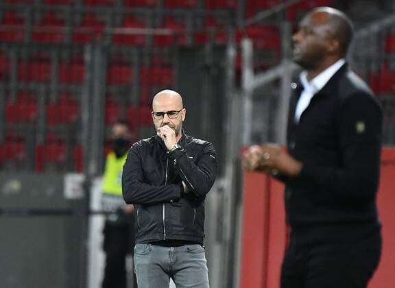 22.10.2020, xjhx, Fussball UEFA Europa League, Bayer 04 Leverkusen - OGC Nizza emspor, v.l. Trainer Peter Bosz (Bayer Leverkusen), Trainer Patrick Vieira (OGC Nizza) (DFL DFB REGULATIONS PROHIBIT ANY USE OF PHOTOGRAPHS as IMAGE SEQUENCES and or QUASI-VIDEO) Leverkusen