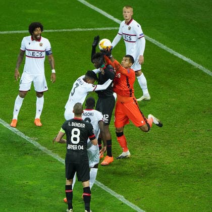 Fussball , Europa League, Saison 2020 2021, Corona Zeit, Covid-19, Bayer 04 Leverkusen vs OGC Nizza , Gruppenphase, Gruppe C, 22.10.2020, Bayarena Leverkusen , walter, Benitez, Edmond Tapsoba, Bayer 04 Leverkusen ,