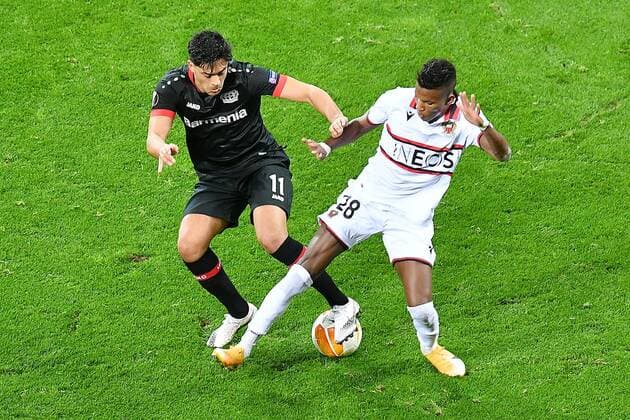 Leverkusen, Bayarena, 22.10.20, Europa League: Bayer 04 Leverkusen - OGC Nizza v. li. im Zweikampf Nadiem Amiri (Leverkusen) und Hicham Boudaoui (Nizza) Europa League: Bayer 04 Leverkusen - OGC Nizza Leverkusen Copyright: xEibner-Pressefotox EP_eer