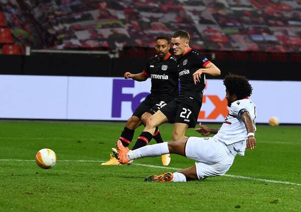 22.10.2020, xjhx, Fussball UEFA Europa League, Bayer 04 Leverkusen - OGC Nizza emspor, v.l. Florian Wirtz (Bayer Leverkusen), Dante (OGC Nizza) Goal scored, erziehlt das Tor zum 6:1 (DFL DFB REGULATIONS PROHIBIT ANY USE OF PHOTOGRAPHS as IMAGE SEQUENCES and or QUASI-VIDEO) Leverkusen