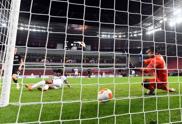 22.10.2020, xjhx, Fussball UEFA Europa League, Bayer 04 Leverkusen - OGC Nizza emspor, v.l. Walter Benitez (OGC Nizza), Dante (OGC Nizza), Florian Wirtz (Bayer Leverkusen) Goal scored, erziehlt das Tor zum 6:1 (DFL DFB REGULATIONS PROHIBIT ANY USE OF PHOTOGRAPHS as IMAGE SEQUENCES and or QUASI-VIDEO) Leverkusen