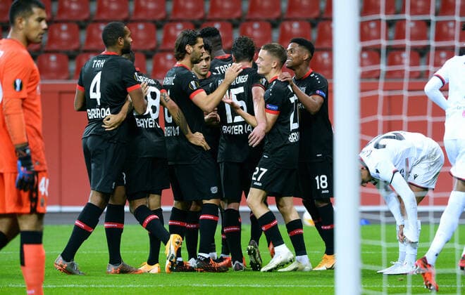Fussball, UEFA Europa League, Herren, Saison 2020 2021, Gruppe C, 1. Spieltag, BayArena Leverkusen, Bayer Leverkusen (schwarz) - OGC Nizza (weiss) 6:2; Jubel Florian Wirtz (LEV) nach seinem Tor zum 6:1. Jubel, Freude, Aktion. DFL UEFA REGULATIONS PROHIBIT ANY USE OF PHOTOGRAPHS AS IMAGE SEQUENCES AND OR QUASI-VIDEO