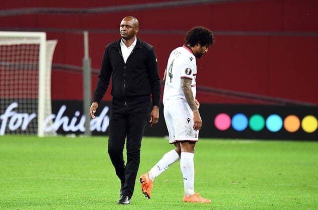 22.10.2020, xjhx, Fussball UEFA Europa League, Bayer 04 Leverkusen - OGC Nizza emspor, v.l. Trainer Patrick Vieira (OGC Nizza), Dante (OGC Nizza) enttaeuscht, enttaeuscht schauend, dissapointed (DFL DFB REGULATIONS PROHIBIT ANY USE OF PHOTOGRAPHS as IMAGE SEQUENCES and or QUASI-VIDEO) Leverkusen