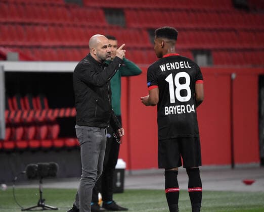 Trainer Peter Bosz (Bayer 04 Leverkusen), li., mit Wendell (Bayer 04 Leverkusen) 22.10.2020, Fussball, UEFA Europa League, Saison 2020 2021, 1. Spieltag, Bayer 04 Leverkusen - OGC Nizza 6:2 Foto: TEAM2sportphoto Leverkusen BayArena Nordrhein Westfalen Deutschland
