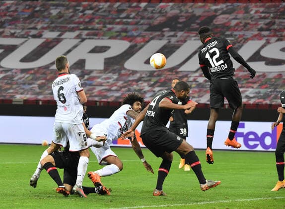 v.re., Edmond Tapsoba (Bayer 04 Leverkusen), Jonathan Tah (Bayer 04 Leverkusen), Dante (OGC Nizza), Morgan Schneiderlin (OGC Nizza) 22.10.2020, Fussball, UEFA Europa League, Saison 2020 2021, 1. Spieltag, Bayer 04 Leverkusen - OGC Nizza 6:2 Foto: TEAM2sportphoto Leverkusen BayArena Nordrhein Westfalen Deutschland